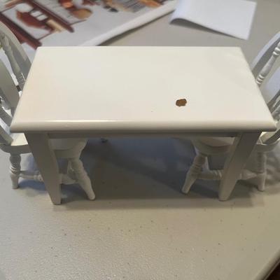 Mini dollhouse dining table