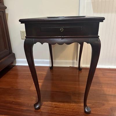 Vintage Queen Anne Style Accent Table with Pull-Out Trays