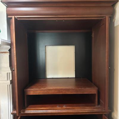 Traditional Style Wooden Entertainment Armoire