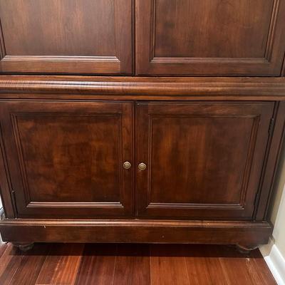Traditional Style Wooden Entertainment Armoire