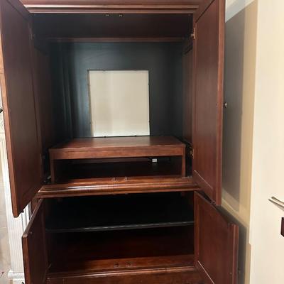 Traditional Style Wooden Entertainment Armoire