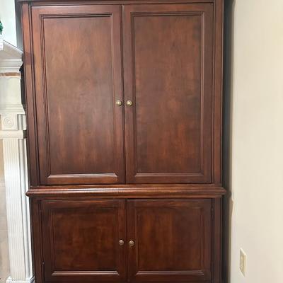 Traditional Style Wooden Entertainment Armoire