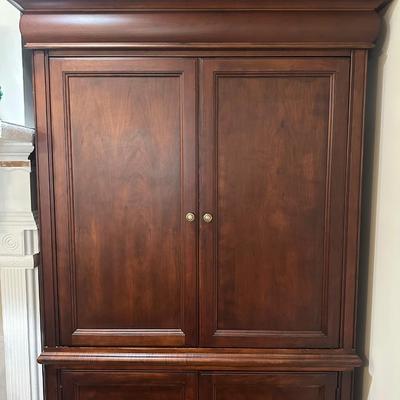 Traditional Style Wooden Entertainment Armoire