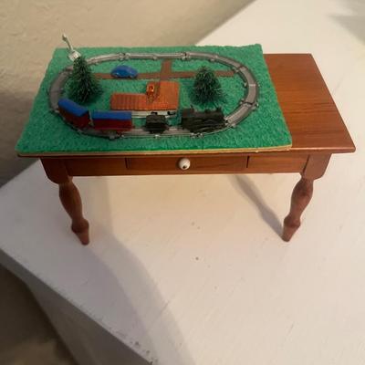 Mini doll table