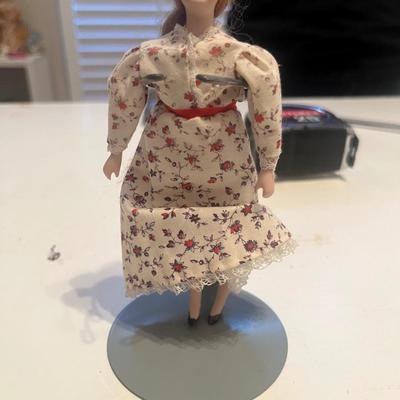 Little maids of 13 colonies