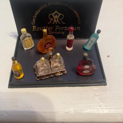 Porcelain liquor set