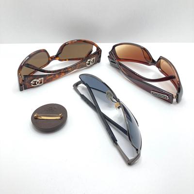 LOT 136: Ladies Collection - Hounds Tooth Print Gloves, Cheryl Richardson Self-Care Cards, Designer Style Sun Glasses (Coach / DG ),...