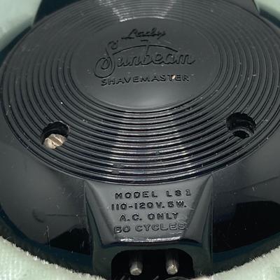 LOT 136: Ladies Collection - Hounds Tooth Print Gloves, Cheryl Richardson Self-Care Cards, Designer Style Sun Glasses (Coach / DG ),...