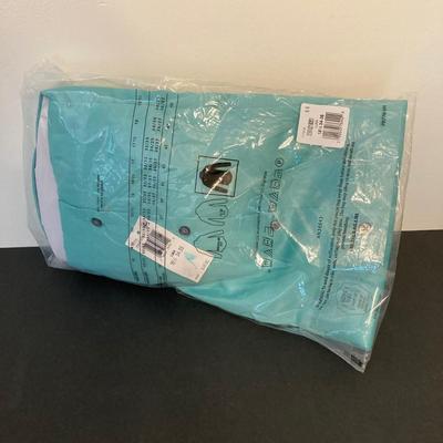 LOT 139: Van Heusen Green No Iron Lux Sateen Athletic Fit No Iron Dress Shirts