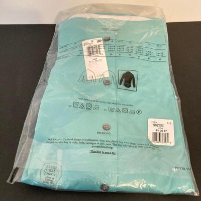 LOT 139: Van Heusen Green No Iron Lux Sateen Athletic Fit No Iron Dress Shirts