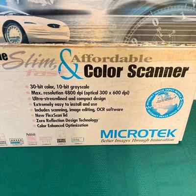 LOT 140: Microtek ScanMaker V310, PF 1800 AFL 35mm Slide & Film Scanner, McAfee Virus Scan, Milonit Hebrew - English Dictionary