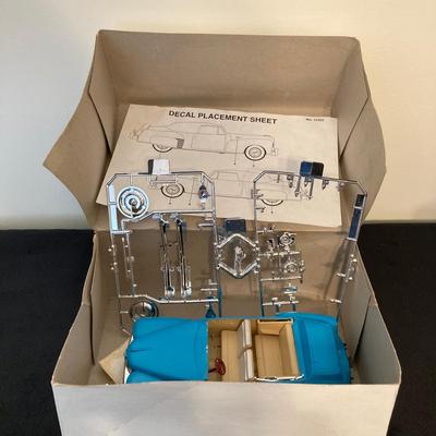 LOT 141: Vintage Models, Games and More - Lindberg 1948 Lincoln Continental No. 72322, Revell "T" Touring, Dunce and Generator Kit