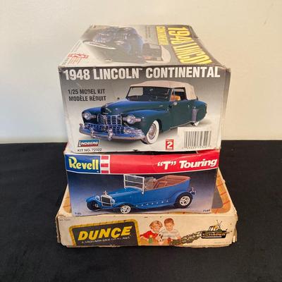 LOT 141: Vintage Models, Games and More - Lindberg 1948 Lincoln Continental No. 72322, Revell "T" Touring, Dunce and Generator Kit