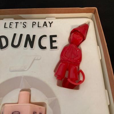 LOT 141: Vintage Models, Games and More - Lindberg 1948 Lincoln Continental No. 72322, Revell "T" Touring, Dunce and Generator Kit