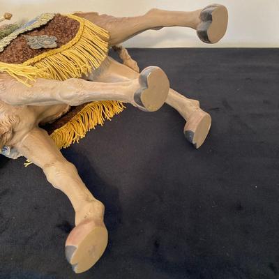 LOT 144: Three Wise Men / Kings on Camels Statue / Figurine Set