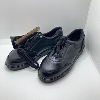 LOT 146: Lady Thorogood Classic Work Shoe Size 6 and L.B. Evans Men's 8346 Size 9.5 Leather Upper Shoe