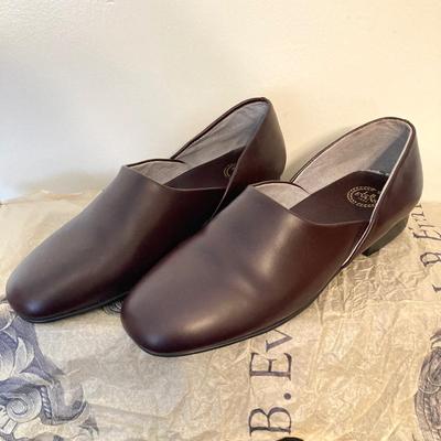 LOT 146: Lady Thorogood Classic Work Shoe Size 6 and L.B. Evans Men's 8346 Size 9.5 Leather Upper Shoe