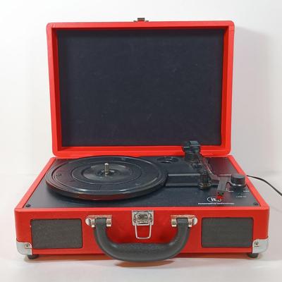 LOT 167: Innovative Technology Bluetooth Record Player with Vintage VHS Star Trek Collector's Edition Tapes