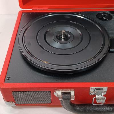 LOT 167: Innovative Technology Bluetooth Record Player with Vintage VHS Star Trek Collector's Edition Tapes