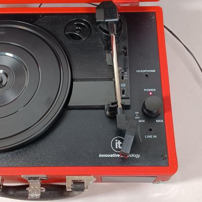 LOT 167: Innovative Technology Bluetooth Record Player with Vintage VHS Star Trek Collector's Edition Tapes