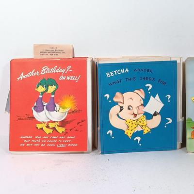 LOT 168: Vintage Munson Masterpiece Greeting Cards with Duck Dynasty Valentine Card Sets