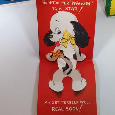 LOT 168: Vintage Munson Masterpiece Greeting Cards with Duck Dynasty Valentine Card Sets