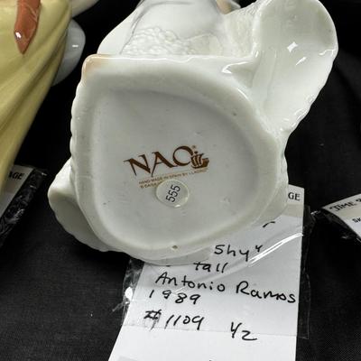 Sale Photo Thumbnail #483: 6 Lladro or Nao figurines all in perfect condition. No original boxes or COA. Can be shipped  double double boxed. These Lladros were part of a large collection from an avid Lladro fan. being sold now to benefit the family.