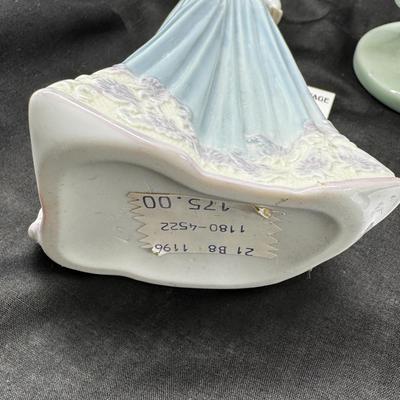 Sale Photo Thumbnail #479: 6 Lladro or Nao figurines all in perfect condition. No original boxes or COA. Can be shipped  double double boxed. These Lladros were part of a large collection from an avid Lladro fan. being sold now to benefit the family.