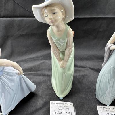 Sale Photo Thumbnail #490: 6 Lladro or Nao figurines all in perfect condition. No original boxes or COA. Can be shipped  double double boxed. These Lladros were part of a large collection from an avid Lladro fan. being sold now to benefit the family.