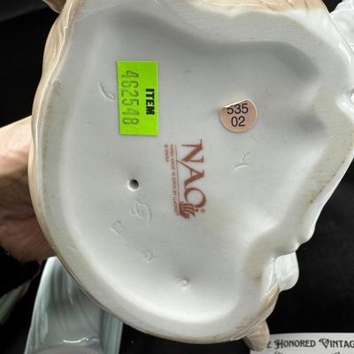 Sale Photo Thumbnail #498: 6 Lladro or Nao figurines all in perfect condition. No original boxes or COA. Can be shipped  double double boxed. These Lladros were part of a large collection from an avid Lladro fan. being sold now to benefit the family.