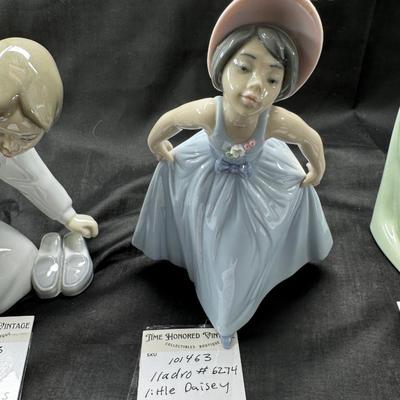 Sale Photo Thumbnail #489: 6 Lladro or Nao figurines all in perfect condition. No original boxes or COA. Can be shipped  double double boxed. These Lladros were part of a large collection from an avid Lladro fan. being sold now to benefit the family.