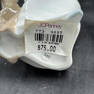 Sale Photo Thumbnail #524: 6 Lladro or Nao figurines all in perfect condition. No original boxes or COA. Can be shipped  double double boxed. These Lladros were part of a large collection from an avid Lladro fan. being sold now to benefit the family.