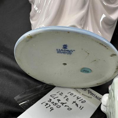 Sale Photo Thumbnail #528: 6 Lladro or Nao figurines all in perfect condition. No original boxes or COA. Can be shipped  double double boxed. These Lladros were part of a large collection from an avid Lladro fan. being sold now to benefit the family.