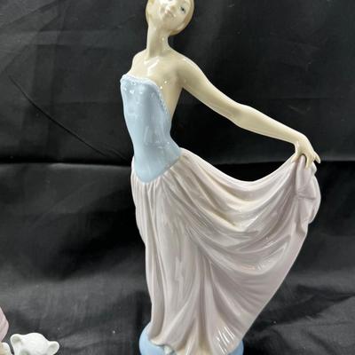 Sale Photo Thumbnail #522: 6 Lladro or Nao figurines all in perfect condition. No original boxes or COA. Can be shipped  double double boxed. These Lladros were part of a large collection from an avid Lladro fan. being sold now to benefit the family.