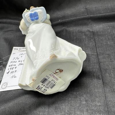 Sale Photo Thumbnail #541: 6 Lladro or Nao figurines all in perfect condition. No original boxes or COA. Can be shipped  double double boxed. These Lladros were part of a large collection from an avid Lladro fan. being sold now to benefit the family.