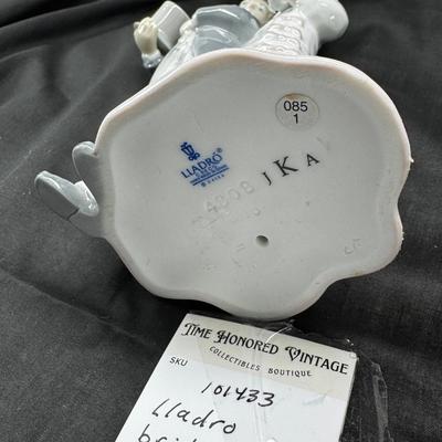 Sale Photo Thumbnail #538: 6 Lladro or Nao figurines all in perfect condition. No original boxes or COA. Can be shipped  double double boxed. These Lladros were part of a large collection from an avid Lladro fan. being sold now to benefit the family.