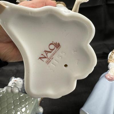 Sale Photo Thumbnail #544: 6 Lladro or Nao figurines all in perfect condition. No original boxes or COA. Can be shipped  double double boxed. These Lladros were part of a large collection from an avid Lladro fan. being sold now to benefit the family.