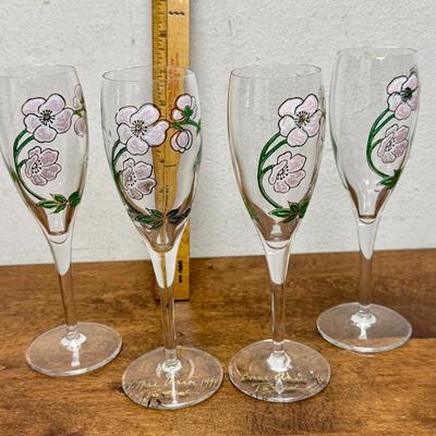 Sale Photo Thumbnail #566: In very good condition.