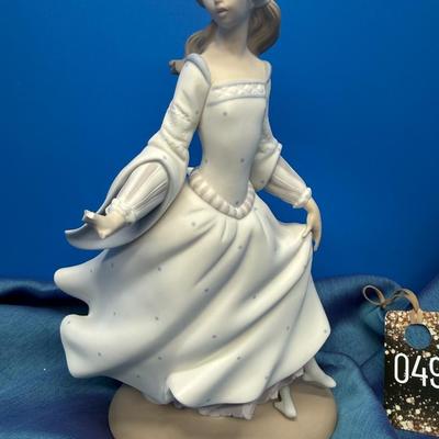 Sale Photo Thumbnail #34: Lladro Cinderella porcelain figure, matte finish, sculpted by Alfredo Ruiz
Broken fingers on the right hand 
Retired
9.7 inches tall