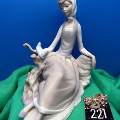 Sale Photo Thumbnail #43: Vintage figurine
Matte finish
Like new, no box 
6.5 inches 
retails $160 to $200