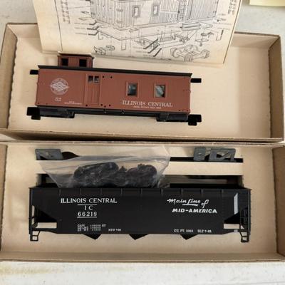 Hopper & Red Caboose Roundhouse Illinois Central Original Boxes