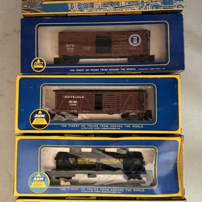 AHM 5 Train Cars Original Boxes HO