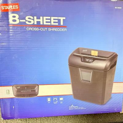 Sale Photo Thumbnail #583: Staples 8-sheet crosscut shredder. Tested, works as expected.