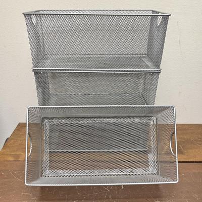Sale Photo Thumbnail #595: 4 stackable baskets and a 3-compartment tray. In good condition.