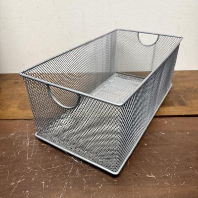 Sale Photo Thumbnail #596: 4 stackable baskets and a 3-compartment tray. In good condition.