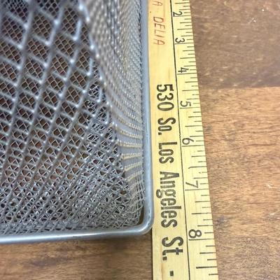 Sale Photo Thumbnail #594: 4 stackable baskets and a 3-compartment tray. In good condition.