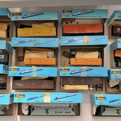 15 Athern HO Trains in Miniature Original Boxes
