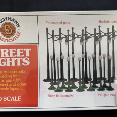 Bachman O scale Street Lights Sealed Original Box