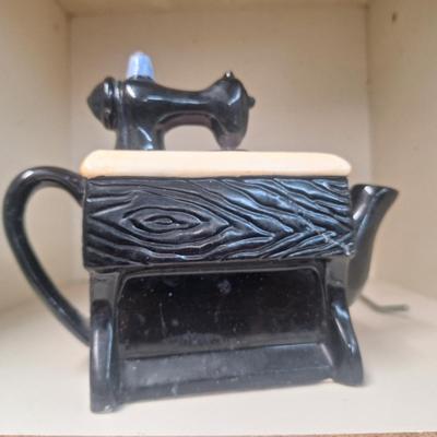 novelty ceramic teapot in form of sewing machine- Tee Nee pot by Cardinal