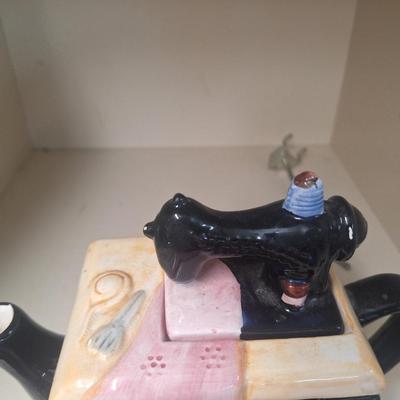 novelty ceramic teapot in form of sewing machine- Tee Nee pot by Cardinal